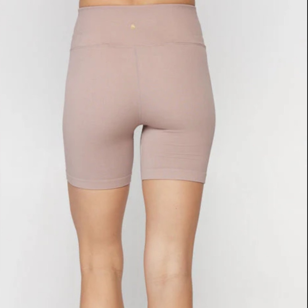 Spiritual Gangster Ribbed Biker Shorts – M/L – Mauve Taupe Seamless Activewear
